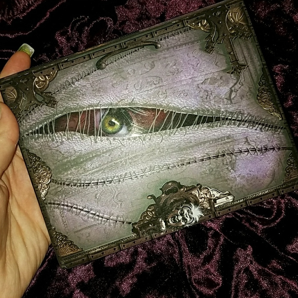 Lunatick cosmetics contour